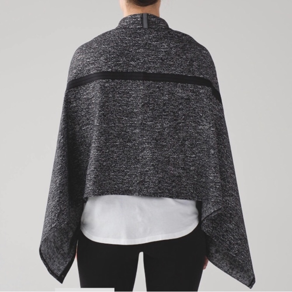 Vinyasana Lululemon wrap with armholes - Picture 2 of 5